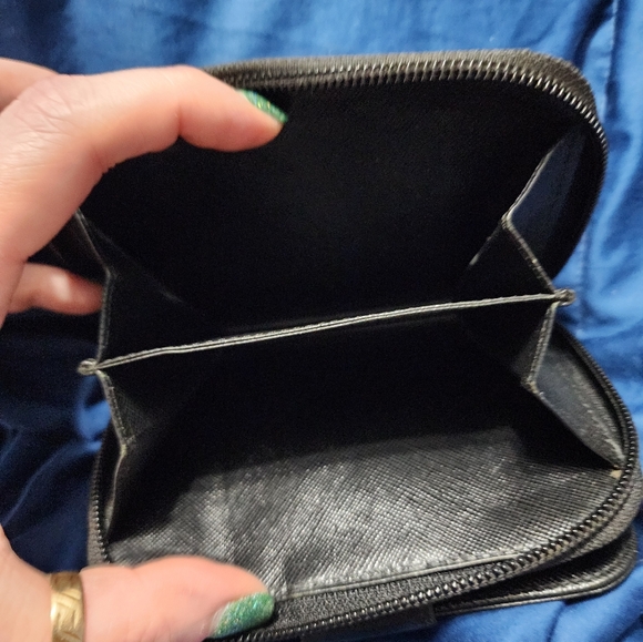 Prada Black Saffiano LEATHER Compact Zip Around Wallet.. - Picture 4 of 8
